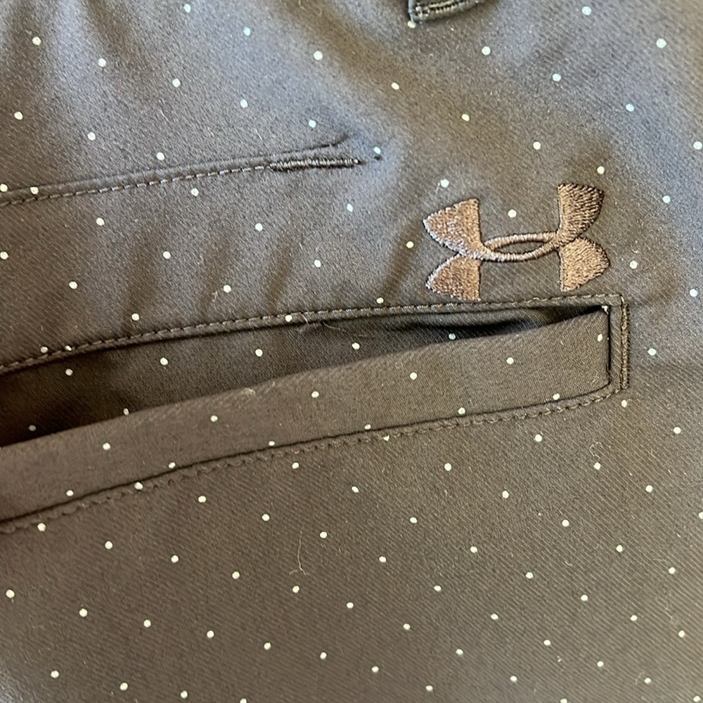 Under Armour HeatGear 36 Loose Fit FlatFront Black Mini Polkadot 10” Golf Shorts - Picture 8 of 9